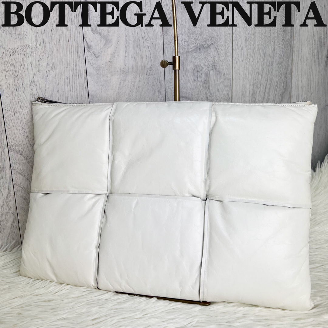 Bottega Veneta(ボッテガヴェネタ)の美品♡A4可♡カーフレザー♡ボッテガヴェネタ イントレチャート クラッチバッグ レディースのバッグ(クラッチバッグ)の商品写真