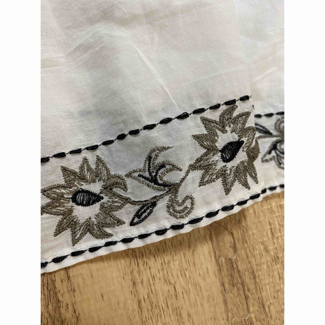 ZARA(ザラ)のZARA  ロングスカート 白　刺繍　インド刺繍　 レディースのスカート(ロングスカート)の商品写真