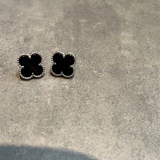 刻印ありオニキス&ホワイトゴールドコーティング フラワー ピアス🍀(ピアス)