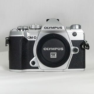 オリンパス(OLYMPUS)のOLYMPUS E-M5 Mark III シルバー ボディ(デジタル一眼)