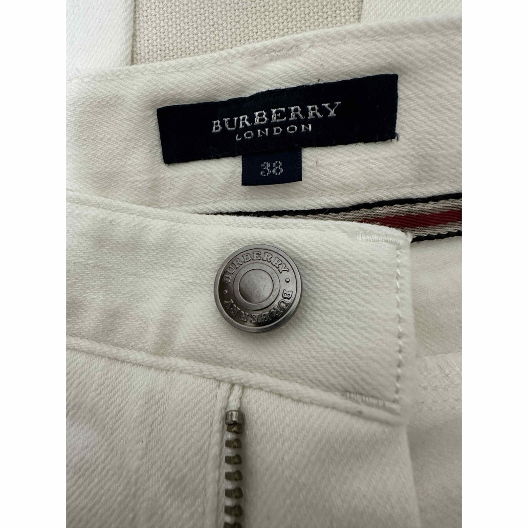 BURBERRY(バーバリー)のバーバリーロンドン　ブーツカットパンツ　★おまとめ割あり★ レディースのパンツ(デニム/ジーンズ)の商品写真