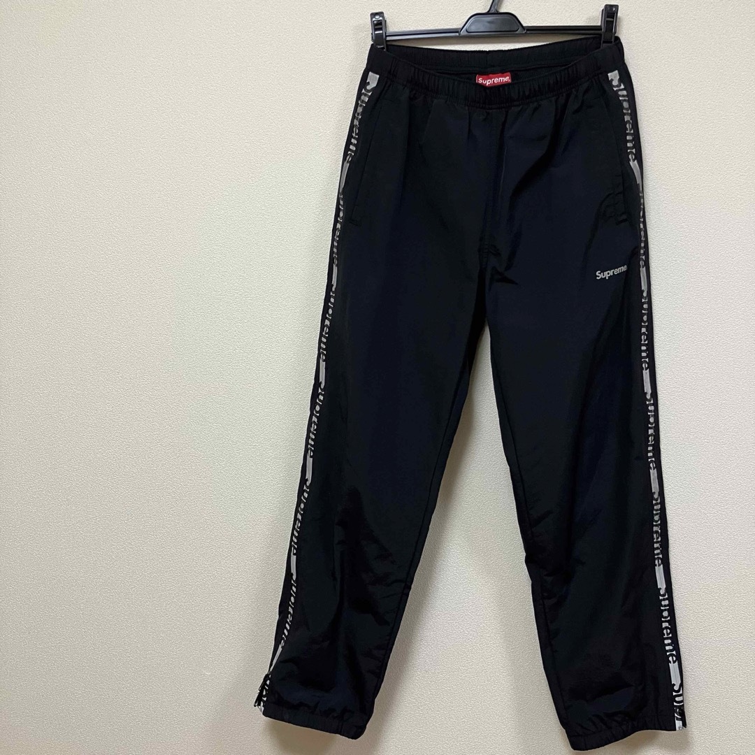 Supreme(シュプリーム)の込★Supreme Reflective Zip Track Pant★黒S メンズのパンツ(その他)の商品写真