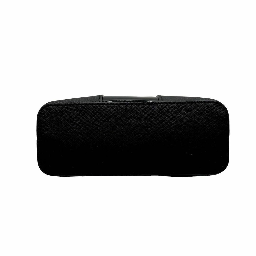Michael Kors(マイケルコース)の美品　マイケルコース　s8 サフィアーノレザー　ポーチ　エナメル　ブラック レディースのバッグ(ショルダーバッグ)の商品写真