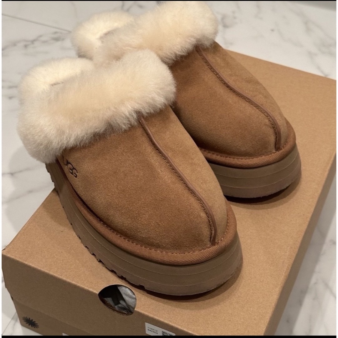 UGG(アグ)のUGG スリッパ　ムートン　人気 レディースの靴/シューズ(スリッポン/モカシン)の商品写真