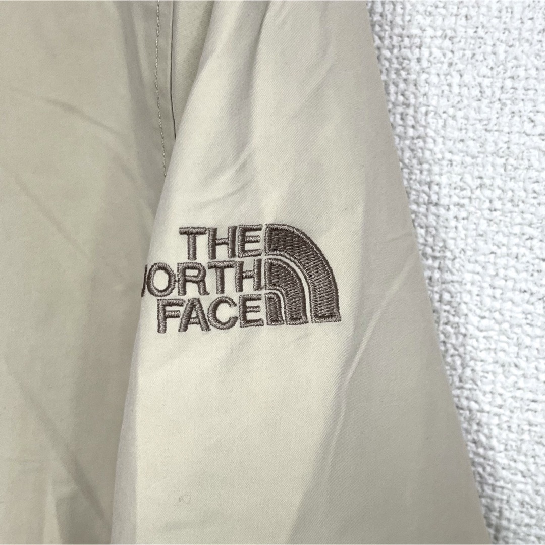 THE NORTH FACE(ザノースフェイス)の美品人気 ノースフェイス マウンテンコート ロゴ刺繍 フード着脱可 レディースS レディースのジャケット/アウター(ロングコート)の商品写真