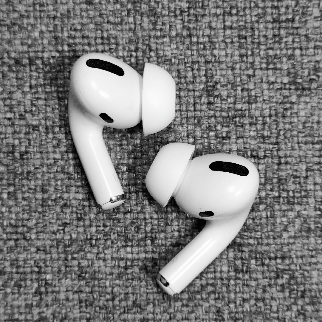 Apple(アップル)のApple AirPods Pro 両耳のみ LR 511 スマホ/家電/カメラのオーディオ機器(ヘッドフォン/イヤフォン)の商品写真