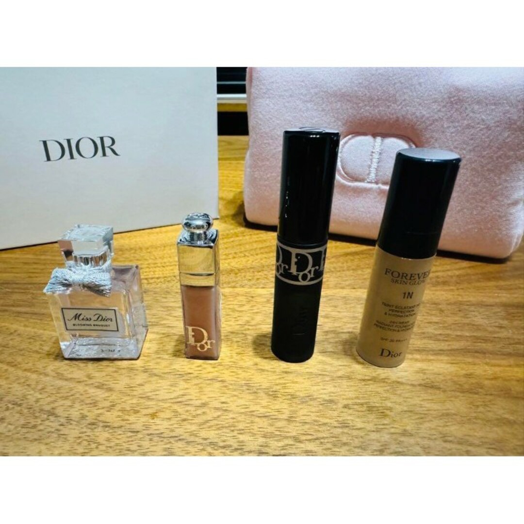 Christian Dior(クリスチャンディオール)の新品★Christian　Dior　ブルーミングブーケ　ポーチセット コスメ/美容のキット/セット(サンプル/トライアルキット)の商品写真