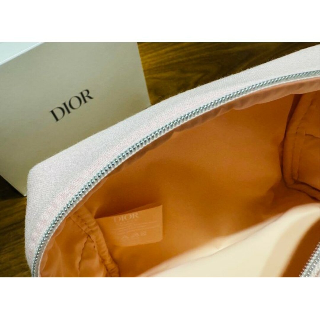 Christian Dior(クリスチャンディオール)の新品★Christian　Dior　ブルーミングブーケ　ポーチセット コスメ/美容のキット/セット(サンプル/トライアルキット)の商品写真