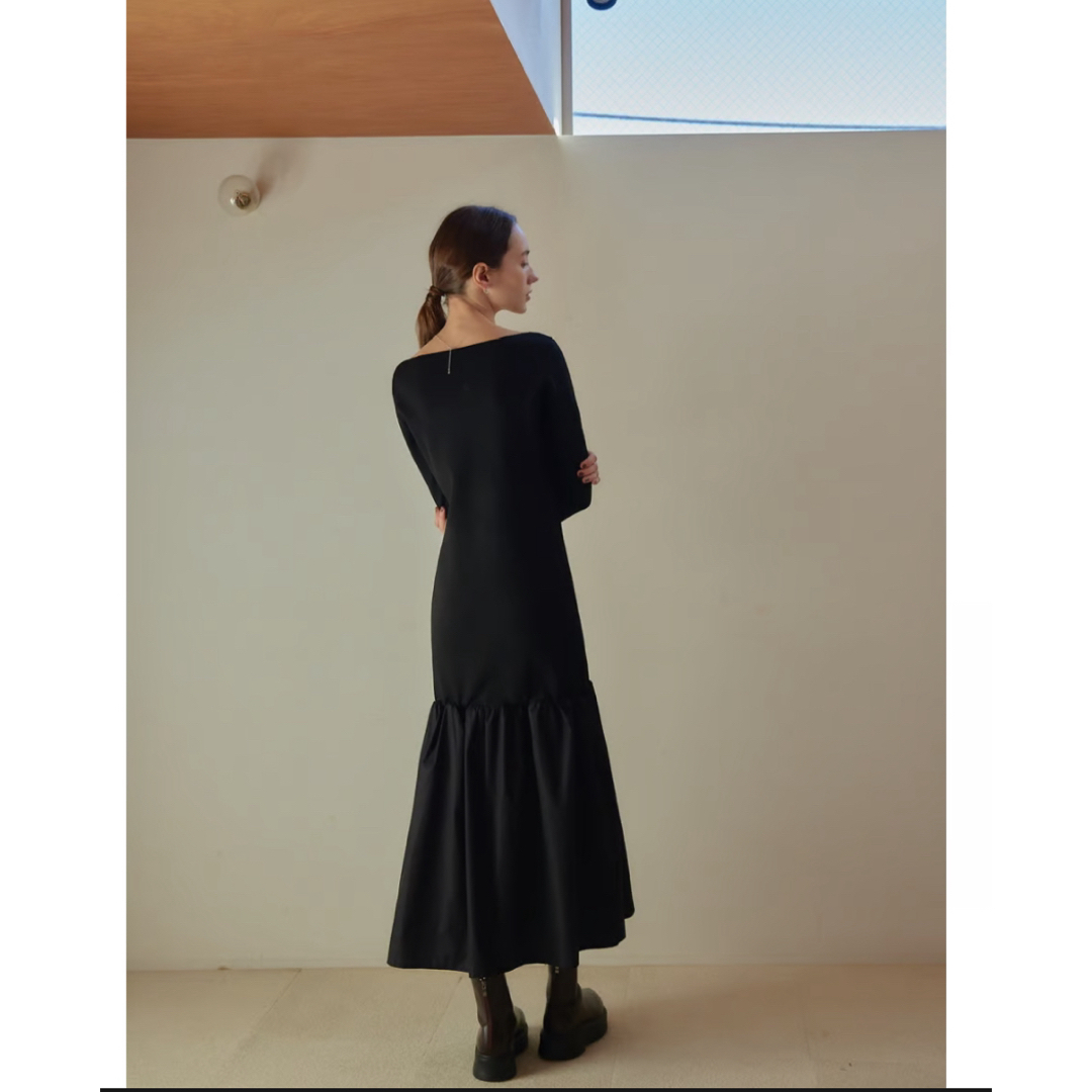 ánuans(アニュアンス)のmaison celon  v neck docking dress レディースのワンピース(ロングワンピース/マキシワンピース)の商品写真