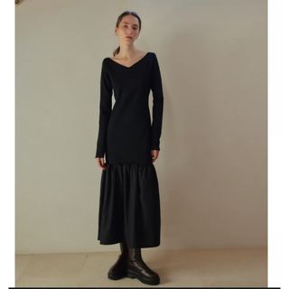 アニュアンス(ánuans)のmaison celon  v neck docking dress(ロングワンピース/マキシワンピース)