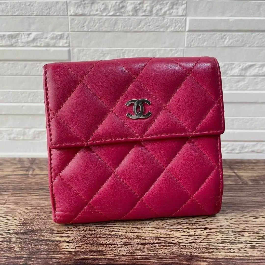 CHANEL(シャネル)のシャネル マトラッセ ラムスキン コンパクト 二つ折り 財布 ココマーク 赤 レディースのファッション小物(財布)の商品写真