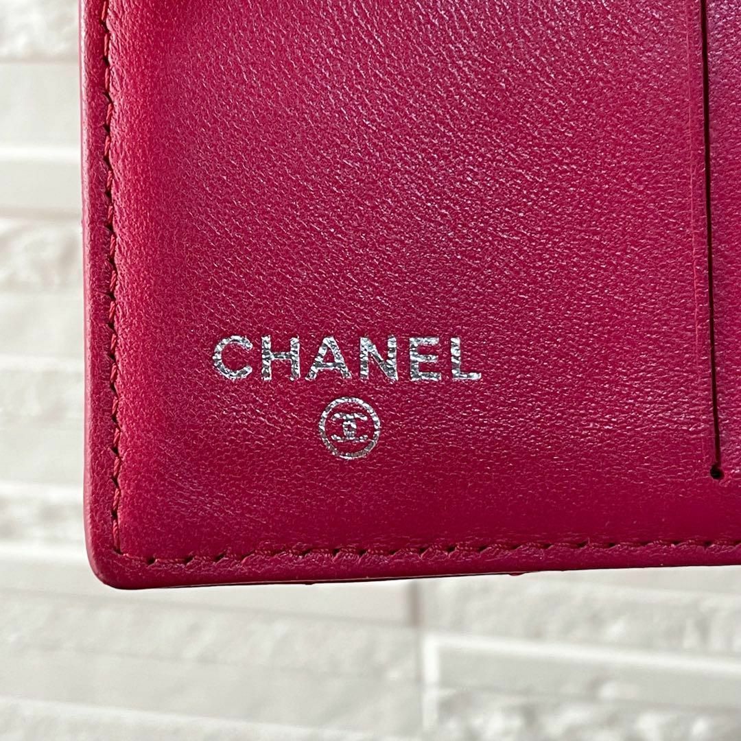 CHANEL(シャネル)のシャネル マトラッセ ラムスキン コンパクト 二つ折り 財布 ココマーク 赤 レディースのファッション小物(財布)の商品写真