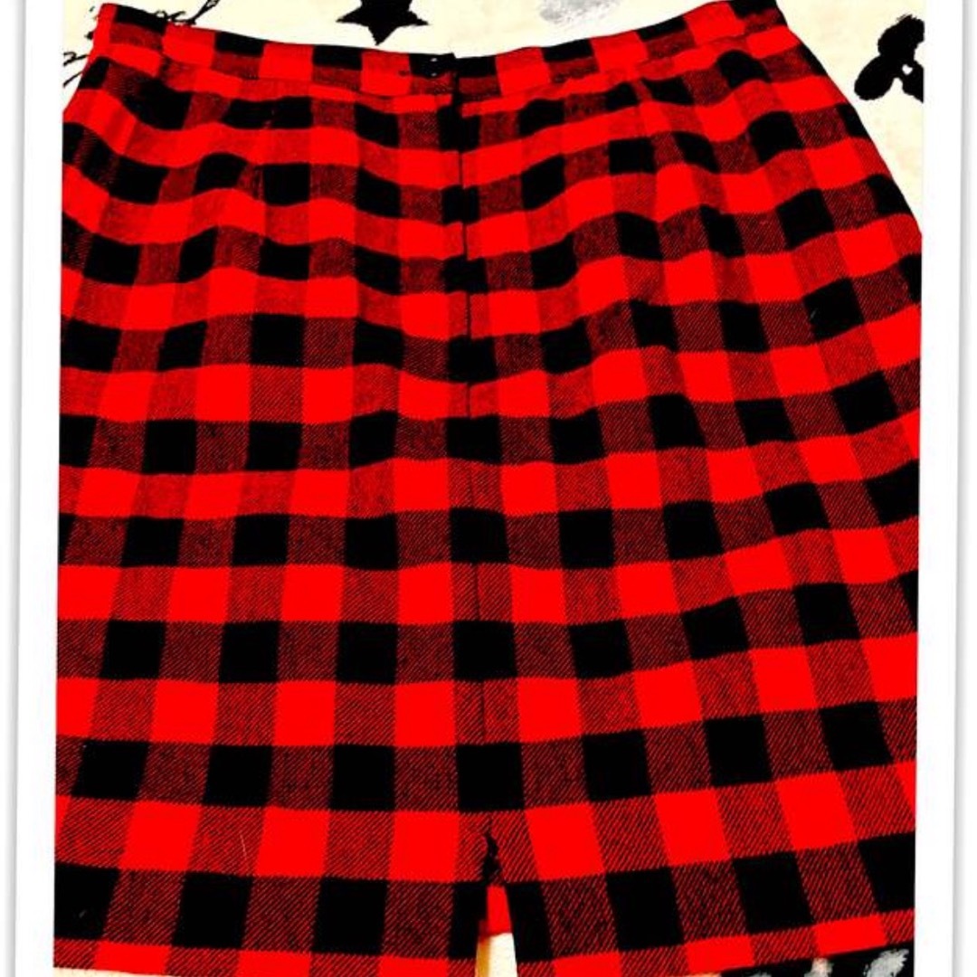 agnes b.(アニエスベー)の古着 スカート ヴィンテージ ミニスカート 赤 チェック柄  レディースのスカート(ミニスカート)の商品写真