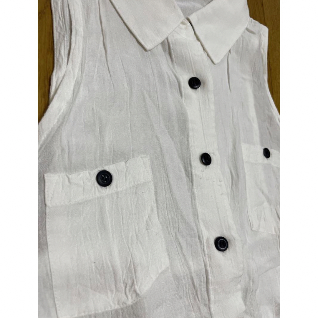 SPIRAL GIRL(スパイラルガール)のスパイラルガール　ノースリーブ　シャツ　クロップド丈　白　ホワイト　ギャル レディースのトップス(シャツ/ブラウス(半袖/袖なし))の商品写真