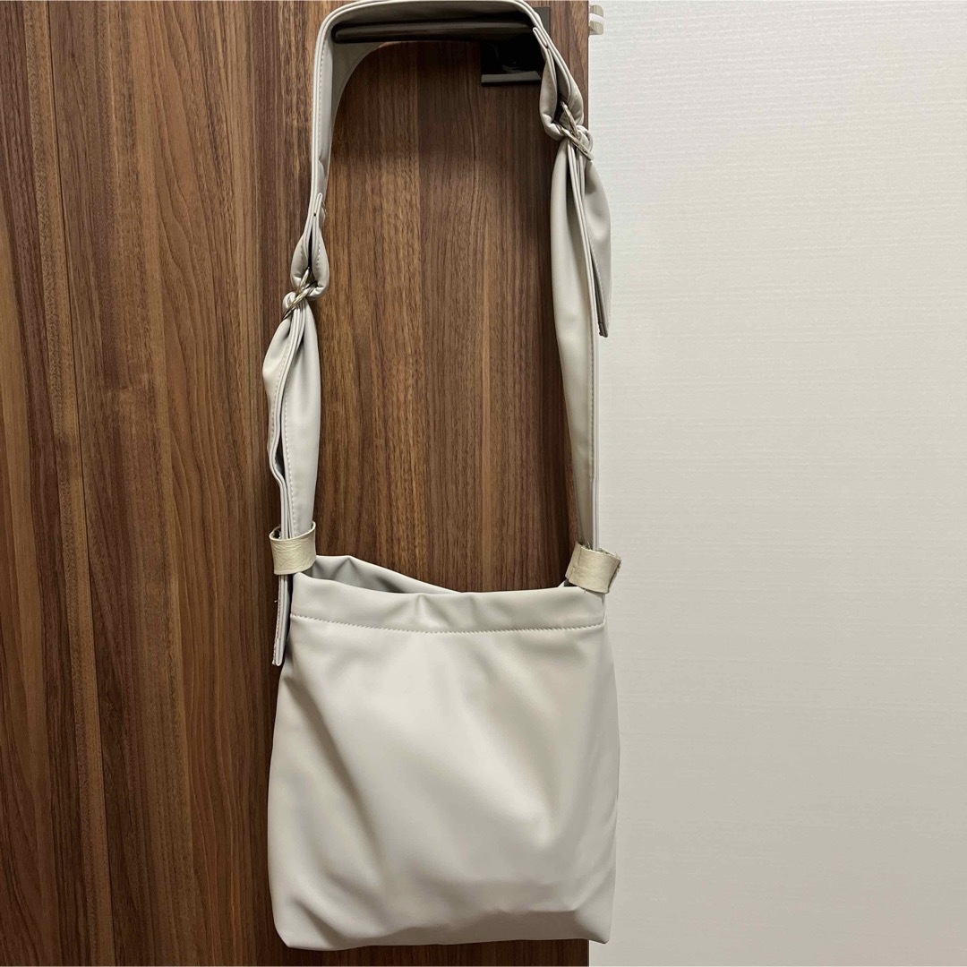 PUBLIC TOKYO(パブリックトウキョウ)のパブリックトウキョウ　ヨロズショルダーバッグS メンズのバッグ(ショルダーバッグ)の商品写真