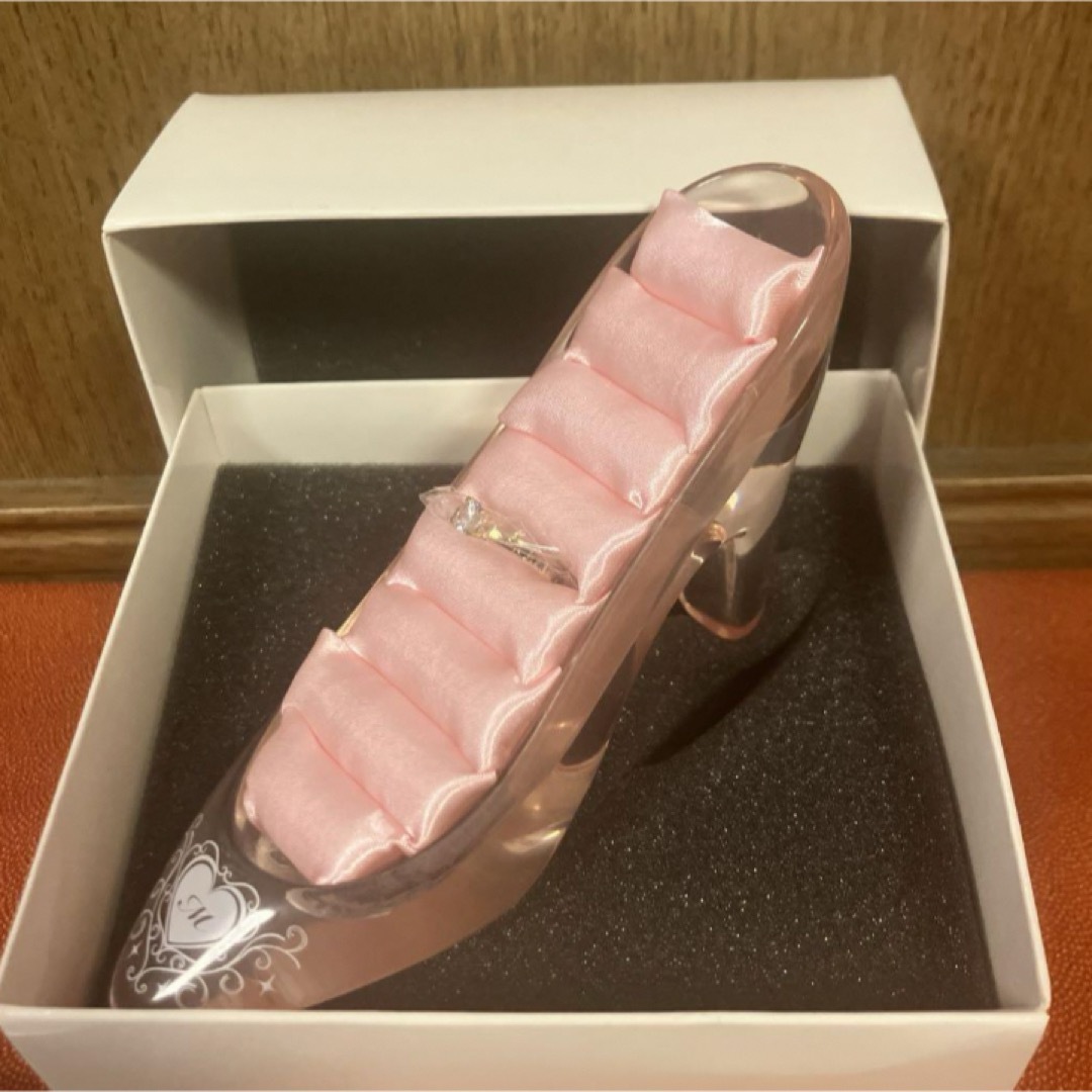 【新品未使用】ディズニー　リングホルダー　リングスタンド　ガラスの靴　ピンク ハンドメイドのウェディング(リングピロー)の商品写真