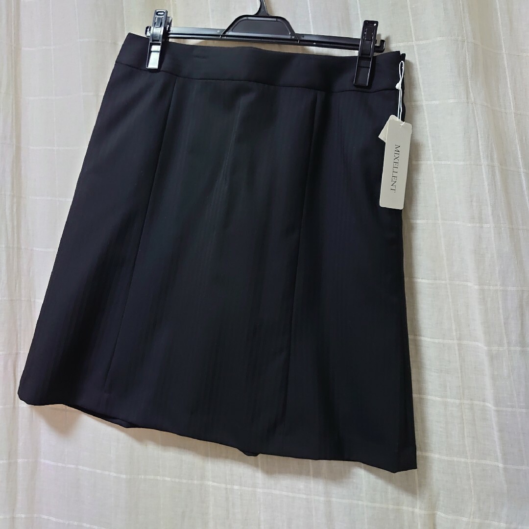 AEON(イオン)のタグ付き新品　スーツスカート　73 ブラック レディースのフォーマル/ドレス(スーツ)の商品写真