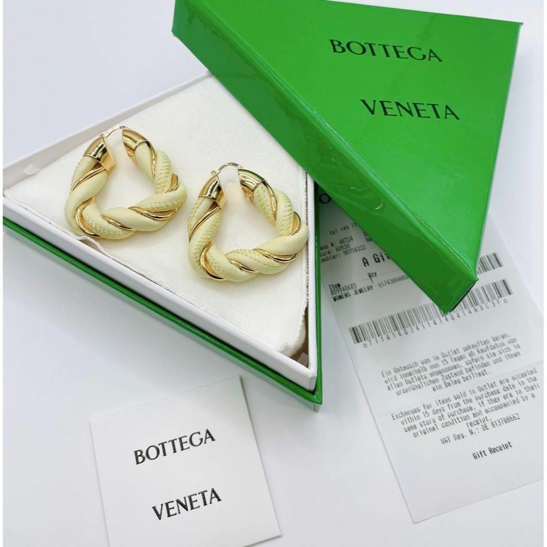 Bottega Veneta(ボッテガヴェネタ)の【新品未使用】BOTTEGA VENETA ツイストピアス　ナッパレザー　フープ レディースのアクセサリー(ピアス)の商品写真