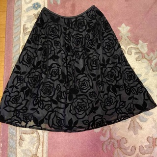エムズグレイシー(M'S GRACY)のエムズグレイシー  スカート　薔薇　素敵なスカート(ひざ丈スカート)