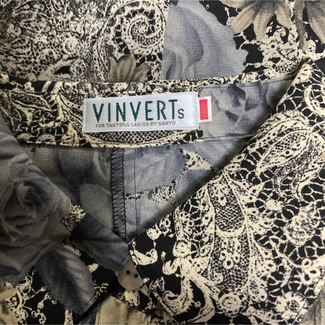 VINVERT(バンベール)のVinvert ローズプリントブラウス(たぶん未使用、実家保管品) レディースのトップス(シャツ/ブラウス(長袖/七分))の商品写真