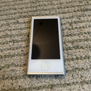 アイポッドナノ(iPod nano)のiPod nano 第7世代 16GB シルバー (ポータブルプレーヤー)
