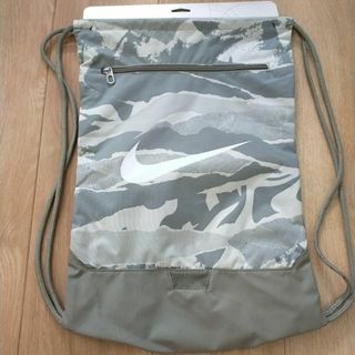 ナイキ(NIKE)の【新品】ナイキ㉒　カーキ　NIKE　ジムサック　ナップサック　プールバッグ(リュックサック)