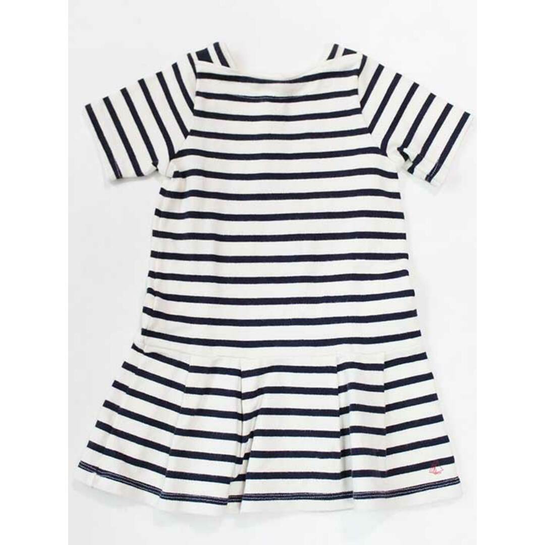 PETIT BATEAU(プチバトー)の☆プチバトー/PETIT BATEAU☆95cm 半袖ワンピース オフホワイト×紺 【中古】子供服 キッズ kids 女の子 夏 035032 onepi キッズ/ベビー/マタニティのキッズ服女の子用(90cm~)(ワンピース)の商品写真