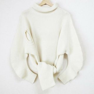 イッセイミヤケ(ISSEY MIYAKE)のISSEYMIYAKE(イッセイミヤケ) 長袖セーター レディース美品  - アイボリー タートルネック(ニット/セーター)