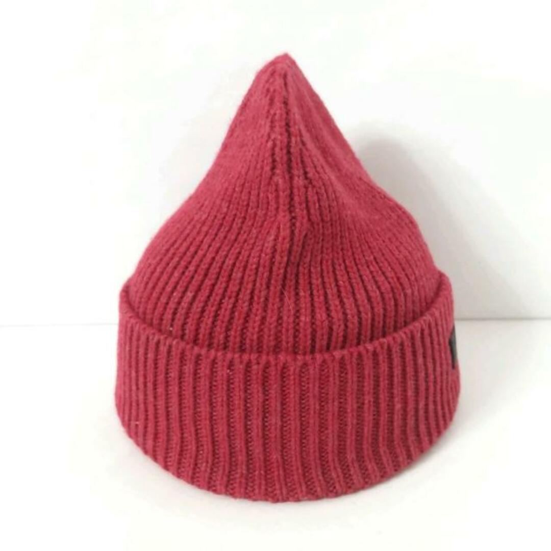 UGG(アグ)のUGG(アグ) ニット帽 - レッド ナイロン×ウール×アクリル レディースの帽子(ニット帽/ビーニー)の商品写真