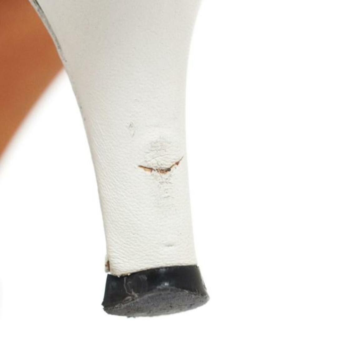GIVENCHY(ジバンシィ)のGIVENCHY(ジバンシー) パンプス   レディース - 白 レザー レディースの靴/シューズ(ハイヒール/パンプス)の商品写真