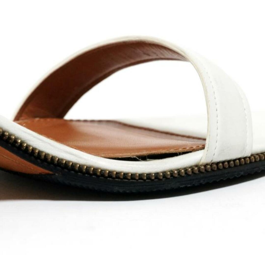 GIVENCHY(ジバンシィ)のGIVENCHY(ジバンシー) パンプス   レディース - 白 レザー レディースの靴/シューズ(ハイヒール/パンプス)の商品写真