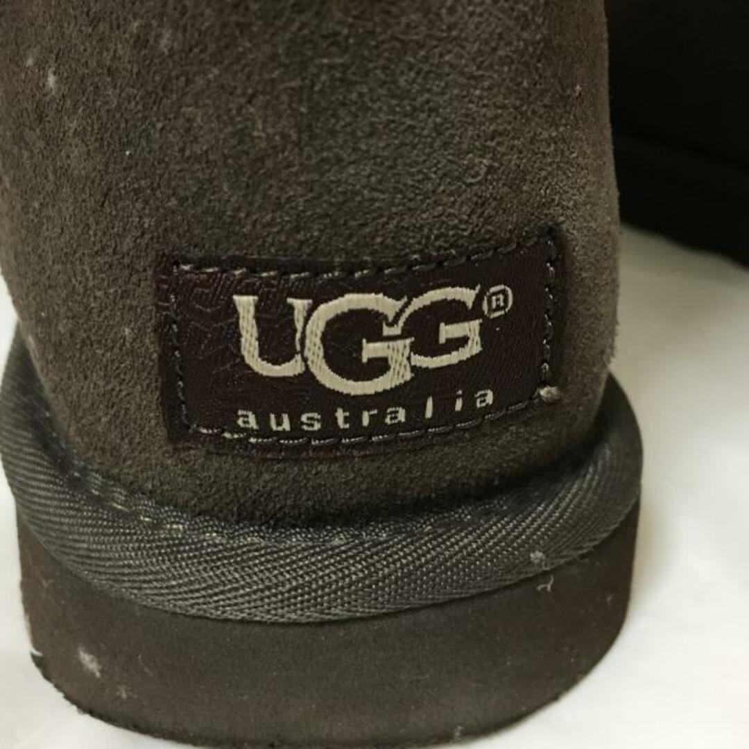 UGG(アグ)のUGG(アグ) ショートブーツ 22 レディース ベイリーボタン 5803 ダークブラウン ムートン レディースの靴/シューズ(ブーツ)の商品写真