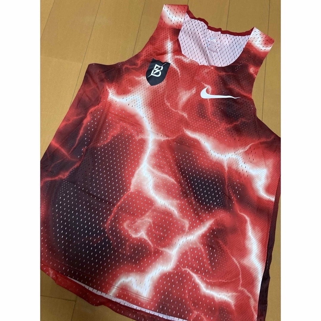 NIKE(ナイキ)のNIKE ナイキ エアロスイフト シングレット M スポーツ/アウトドアのスポーツ/アウトドア その他(陸上競技)の商品写真