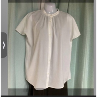 ジーユー(GU)の902.GU 白のエアリーバンドカラーシャツ ⭐︎(シャツ/ブラウス(半袖/袖なし))