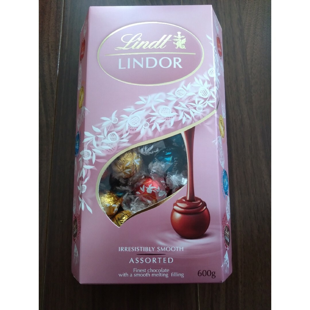 Lindt(リンツ)のお試し リンドール リンツ アソート チョコレートピンク12個  コストコ 食品/飲料/酒の食品(菓子/デザート)の商品写真