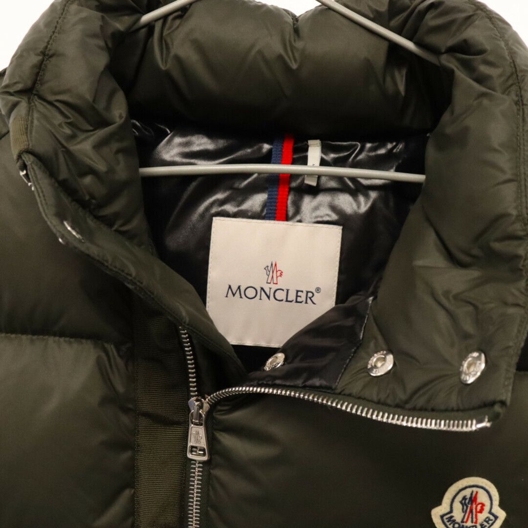 MONCLER(モンクレール)のMONCLER モンクレール ONTAKE ダウンベスト カーキ H20911A00245 596FQ メンズのジャケット/アウター(ダウンベスト)の商品写真