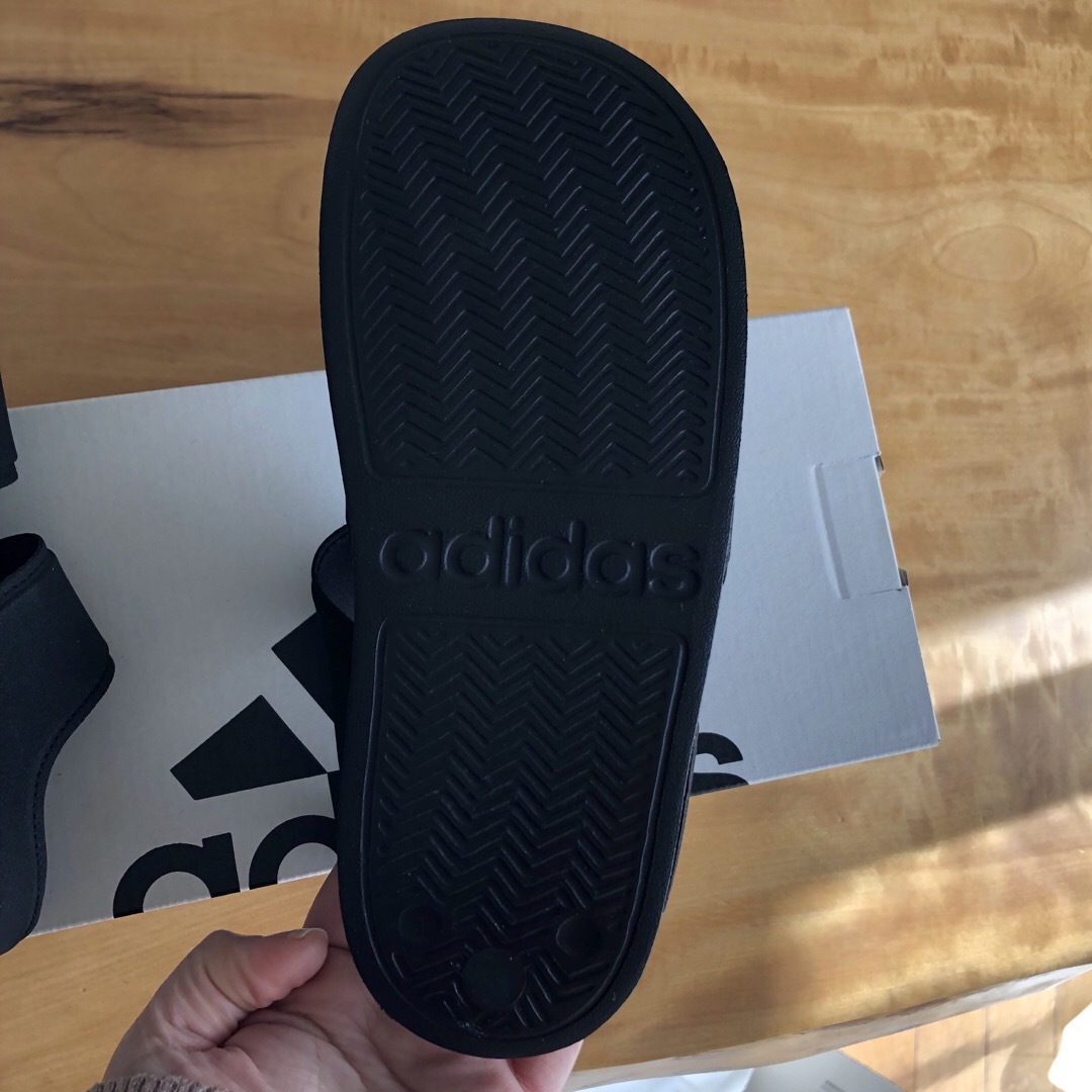 adidas(アディダス)の新品 21㎝ アディダス アディレッタ サンダル キッズ/ベビー/マタニティのキッズ靴/シューズ(15cm~)(サンダル)の商品写真