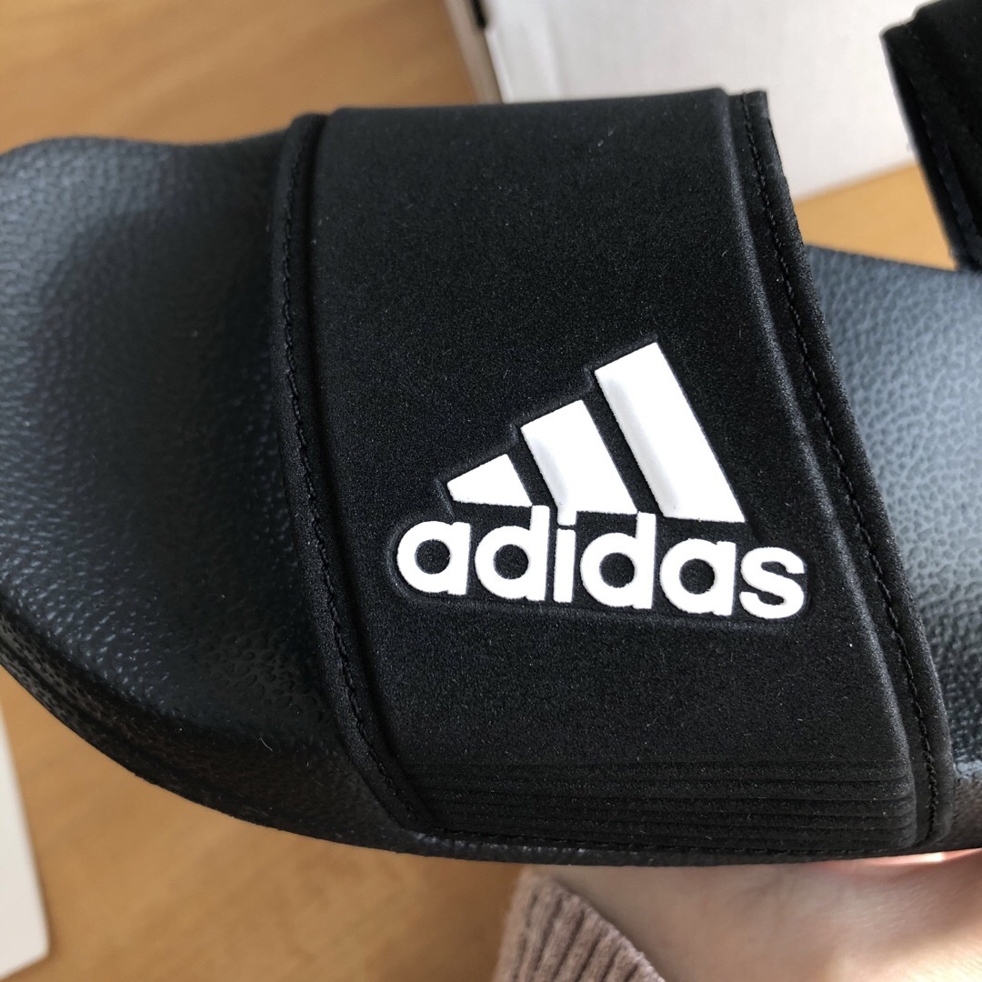 adidas(アディダス)の新品 21㎝ アディダス アディレッタ サンダル キッズ/ベビー/マタニティのキッズ靴/シューズ(15cm~)(サンダル)の商品写真