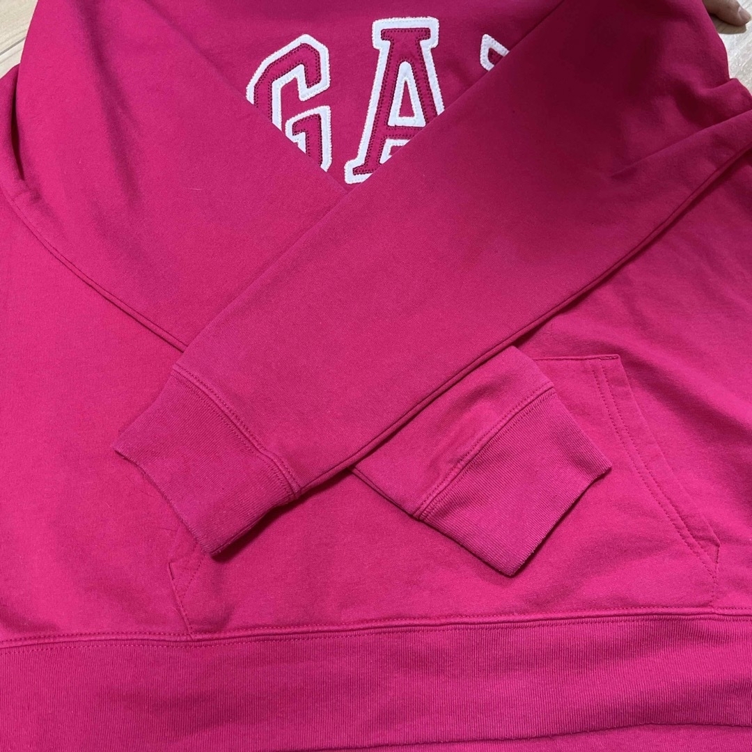 GAP(ギャップ)の美品　GAP　フード付きロゴパーカー レディースのトップス(パーカー)の商品写真