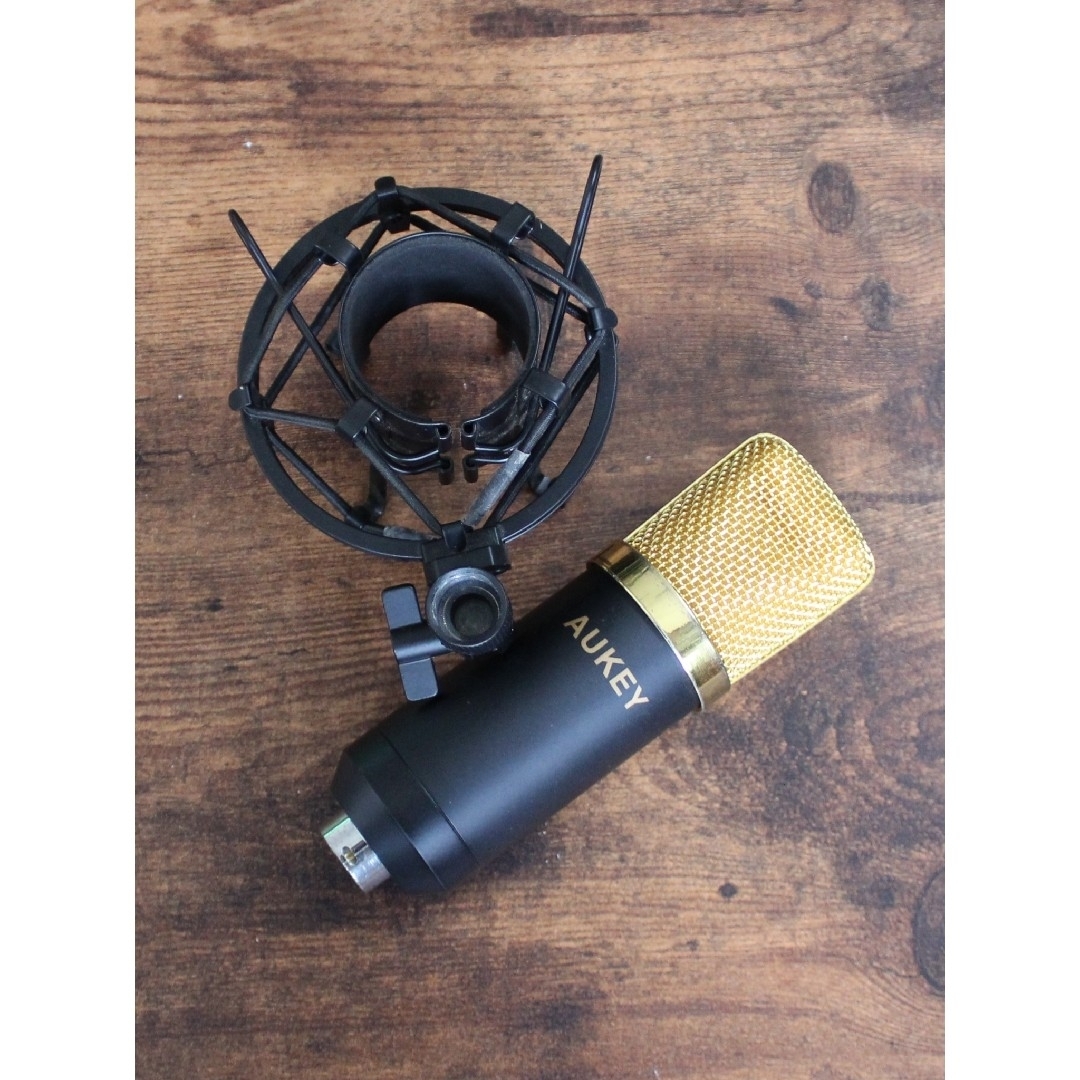 AUKEY GD-D1 コンデンサープロフェッショナルマイク ブラック&ゴールド 楽器のレコーディング/PA機器(マイク)の商品写真