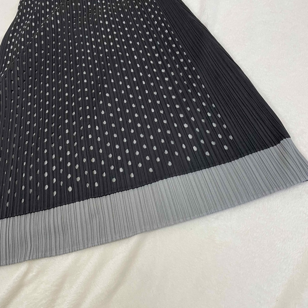 PLEATS PLEASE ISSEY MIYAKE(プリーツプリーズイッセイミヤケ)の【極美品】Dot Cutting Layered ドット　カッティング レディースのスカート(ロングスカート)の商品写真