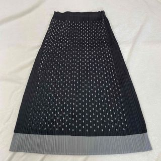 プリーツプリーズイッセイミヤケ(PLEATS PLEASE ISSEY MIYAKE)の【極美品】Dot Cutting Layered ドット　カッティング(ロングスカート)