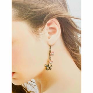 かわいい♩ピンクの桜とお馬さんピアス☆ハンドメイド(ピアス)