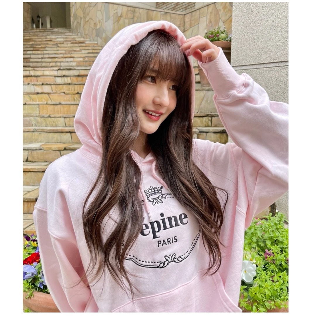 épine(エピヌ)のエピヌ épine emblem logo hoodie  レディースのトップス(トレーナー/スウェット)の商品写真