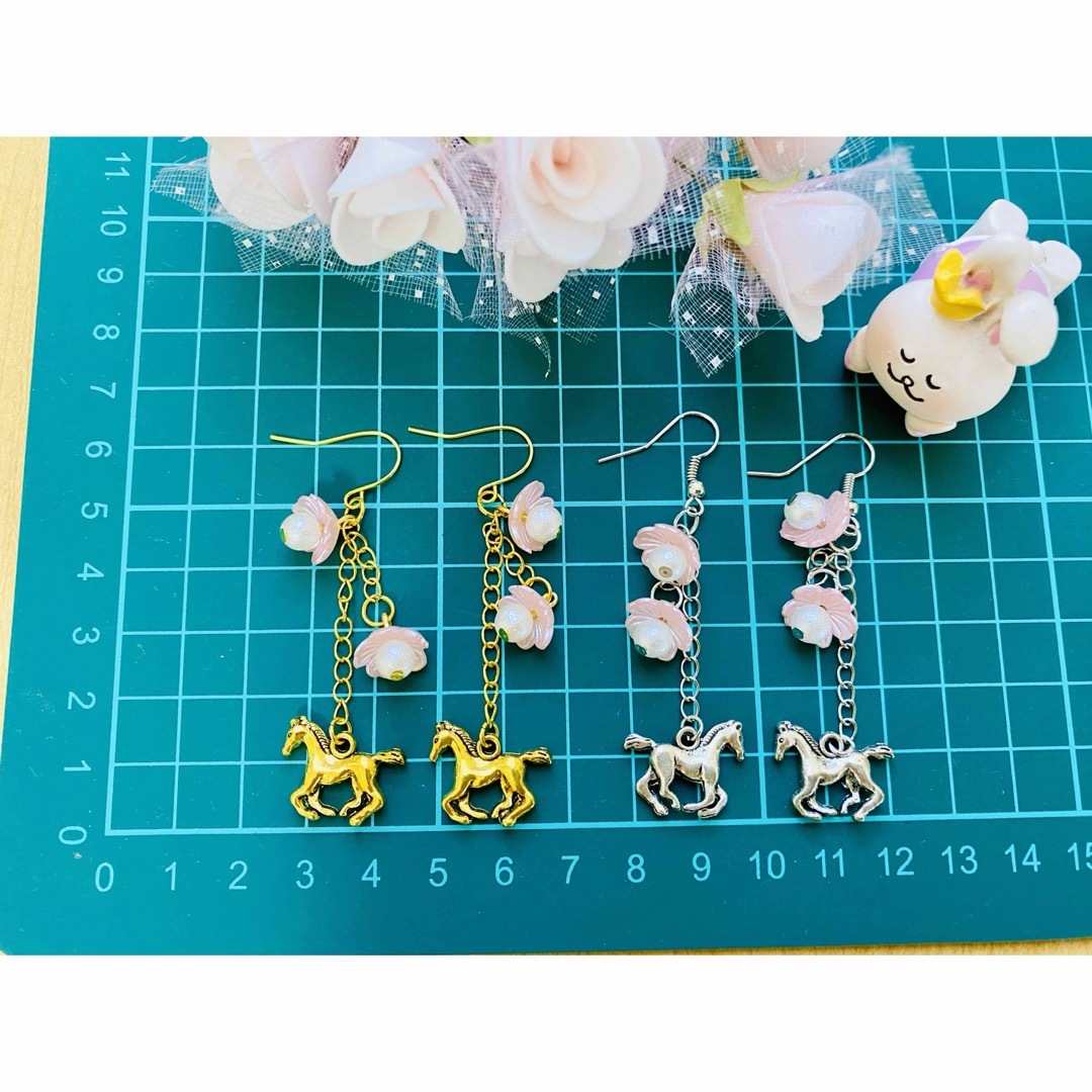 かわいい♩ピンクの桜とお馬さんのピアス★ハンドメイド ハンドメイドのアクセサリー(ピアス)の商品写真