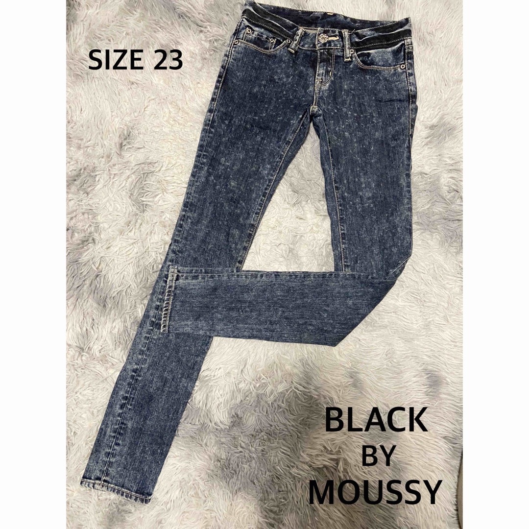 BLACK by moussy(ブラックバイマウジー)のBLACK BY MOUSSY ブラックバイマウジー スキニーデニム 23インチ レディースのパンツ(デニム/ジーンズ)の商品写真