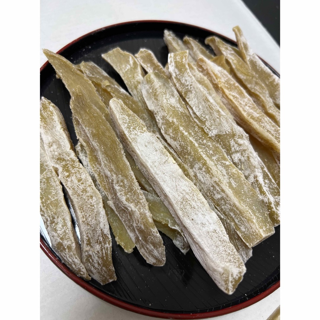 天日干し乾燥❗️大人気　無添加　ホクホク系　訳あり　角切り干し芋箱込み1kg 食品/飲料/酒の食品(フルーツ)の商品写真