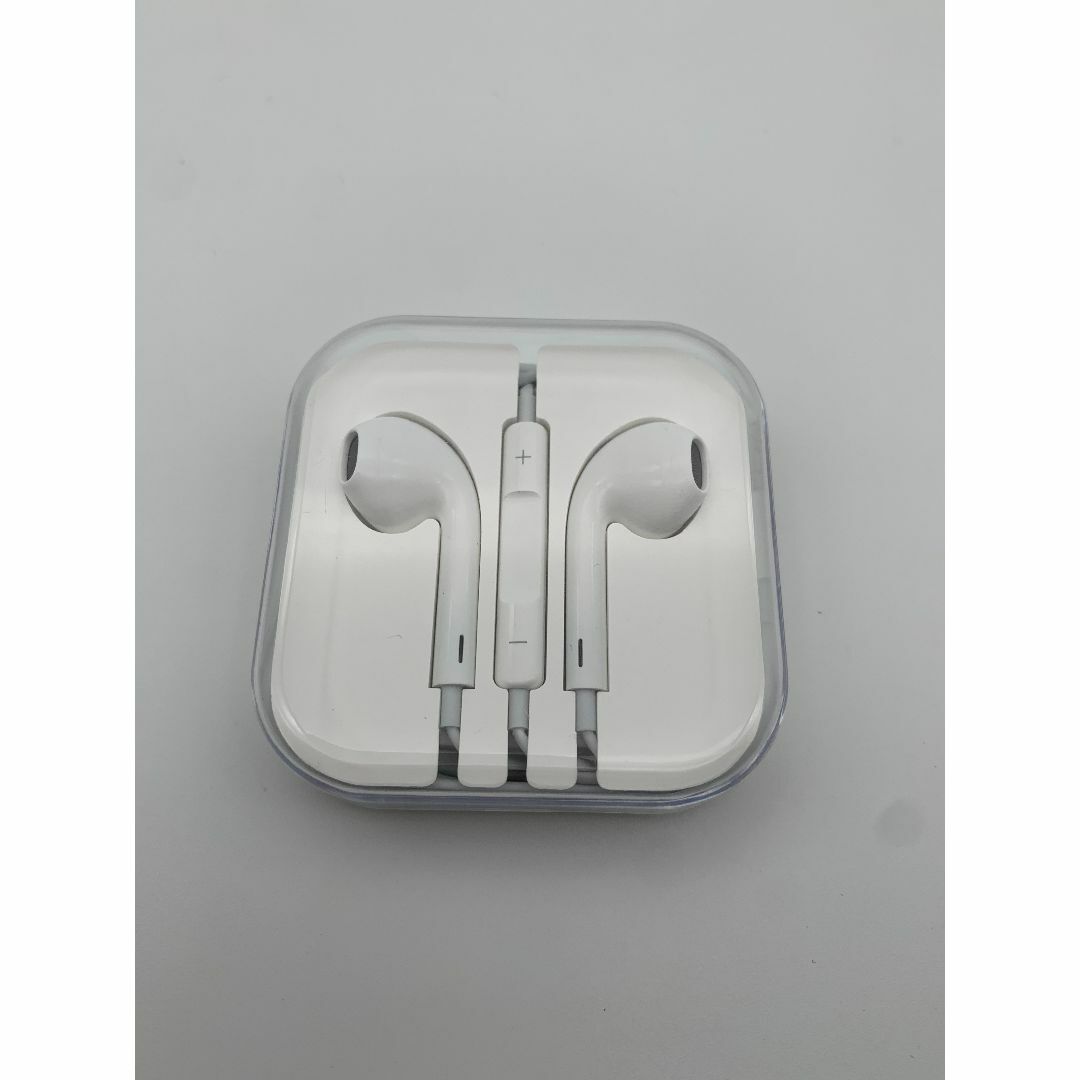 Apple(アップル)のアップル純正イヤホン EarPods with 3.5 mm Headphone スマホ/家電/カメラのオーディオ機器(ヘッドフォン/イヤフォン)の商品写真