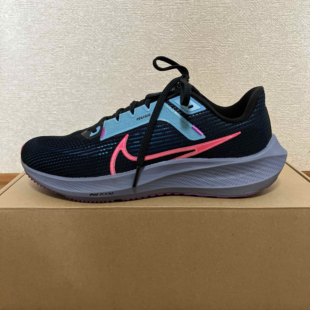 NIKE(ナイキ)のNIKE ランニングシューズ ネイビー 24.5 チケットのスポーツ(ランニング/ジョギング)の商品写真