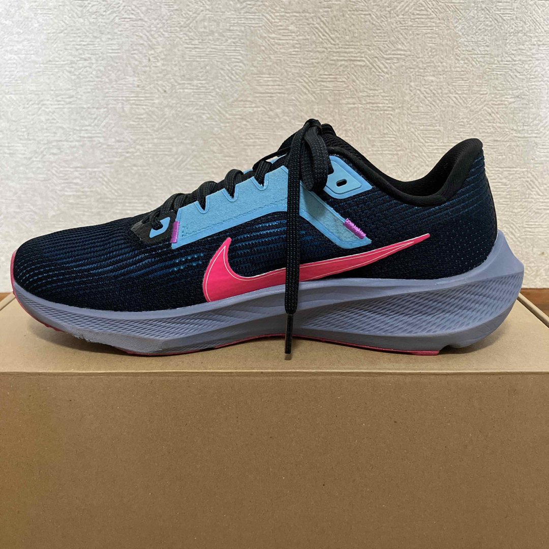 NIKE(ナイキ)のNIKE ランニングシューズ ネイビー 24.5 チケットのスポーツ(ランニング/ジョギング)の商品写真